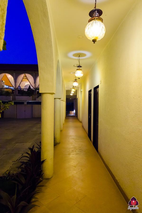 Bougainvillea Otel Alībāg Dış mekan fotoğraf