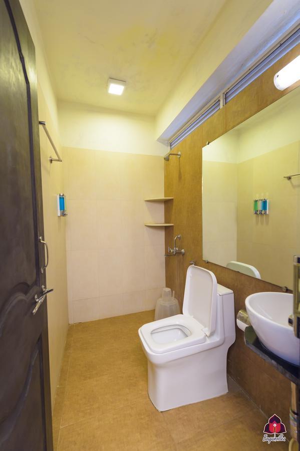 Bougainvillea Otel Alībāg Dış mekan fotoğraf